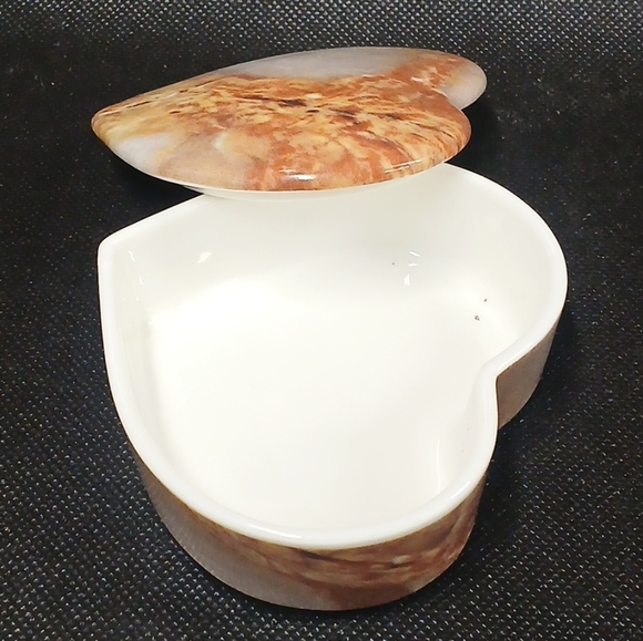 Toyo Heart Shaped Porcelain Trinket Box, 3.5" - Picture 3 of 5